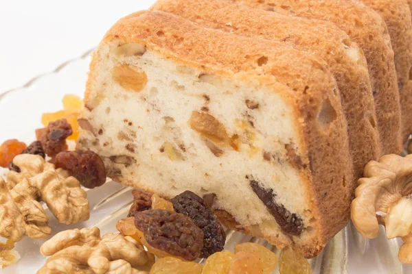 Pfund Kuchen mit Walnüssen und Rosinen — Stockfoto