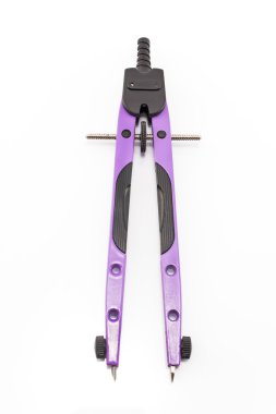 Çizim pusula üzerinde beyaz izole