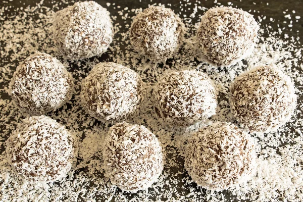 Bolas de coco y chocolate — Foto de Stock