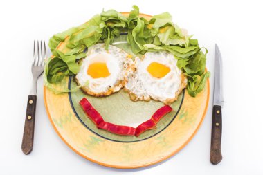 Gülen kahvaltı yumurta ve marul