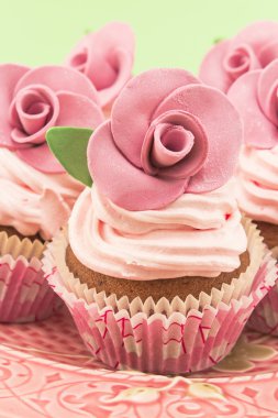 Vintage cupcakes antika bir tepsi