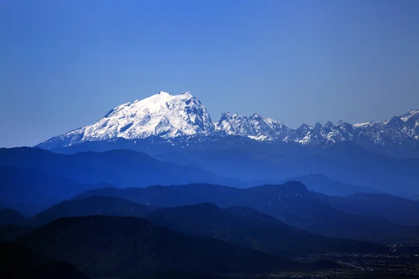 Blick auf mehrere Himalaya-Gipfel, shangri-la, China — Stockfoto