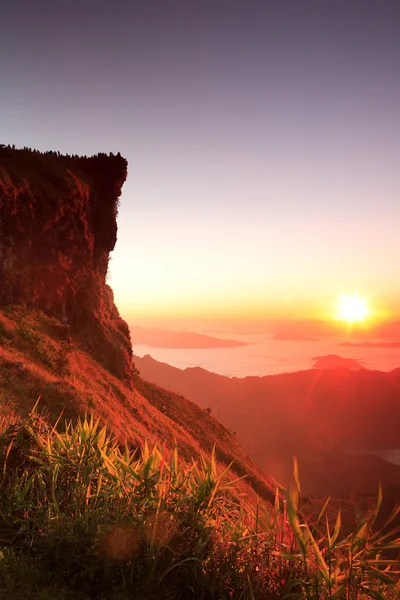 不错在山上早晨的日出 — 图库照片