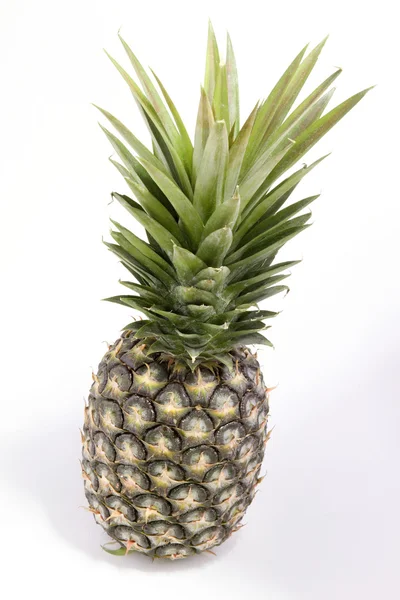 Yeşil beyaz zemin üzerine izole ananas makro