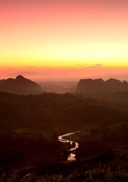 Fin soluppgång i morgon på berget, Chiang Rai, Thailand — Stockfoto