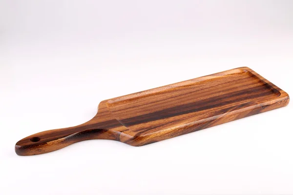 Koyu kahverengi ahşap tepsi beyaz arkaplan ile izole