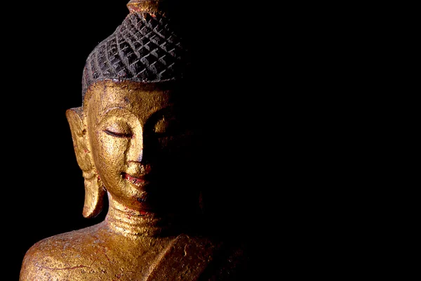 Lanna hölzerne Buddha-Statue aus Nordthailand oder Anbetung zu Hause, keine Freigabe des Eigentums erforderlich — Stockfoto