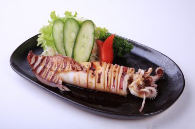 Ika Teriyaki, whit üzerinde izole teriyaki soslu kızarmış kalamar