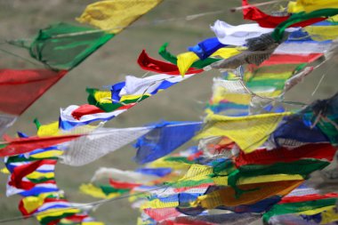 Closeup Tibetli Budist dua bayrakları Kuzey India.The t