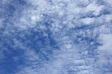 Mavi gökyüzü ile bulut içinde şehir Chiang Mai, Tayland