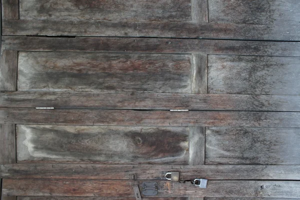 Hermosa puerta de madera antigua con fondo de textura de bloqueo de metal — Foto de Stock