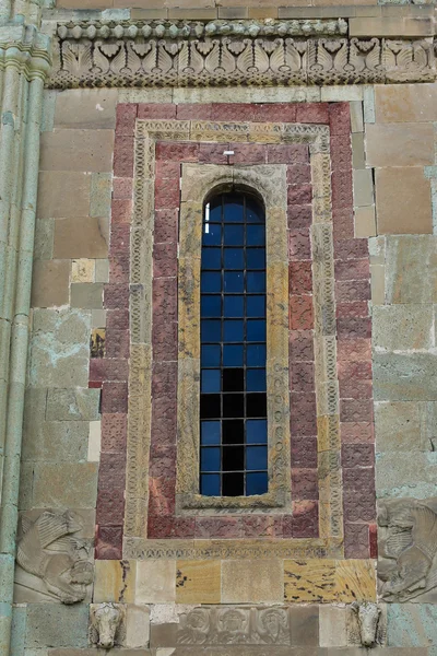 Витражное окно храма — стоковое фото