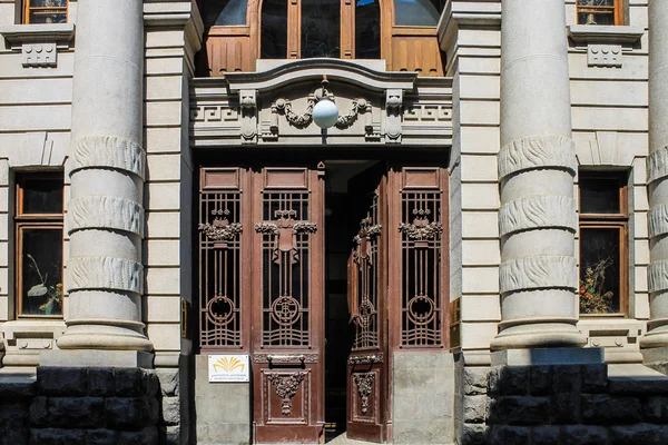 Dörren till georgiska bibliotek — Stockfoto