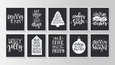 Mutlu Noeller ve kaligrafili yılbaşı hediye etiketleri ve kartlarla ayarlandı. El yazısıyla yazılmış harfler. El yapımı tasarım elementleri. Yazdırılabilir ögeler 