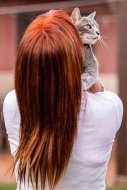 Sahibi ile Tam Bir Kedi 