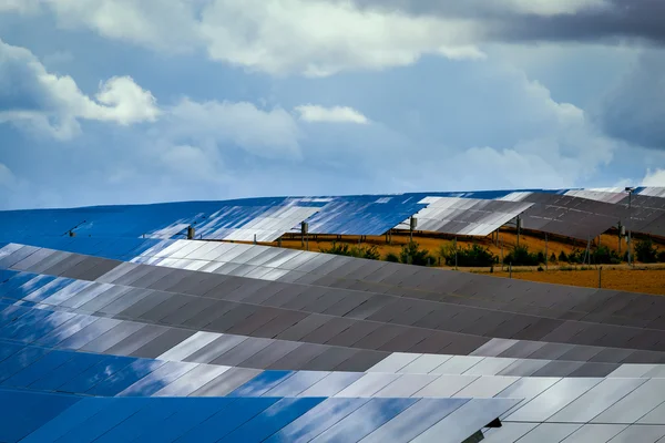 Panelen van solar batterijen. — Stockfoto