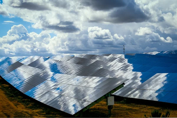 Panelen van solar batterijen. — Stockfoto