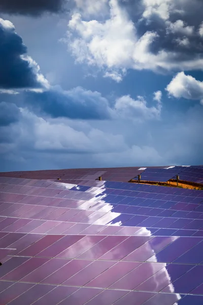 Panelen van solar batterijen. — Stockfoto