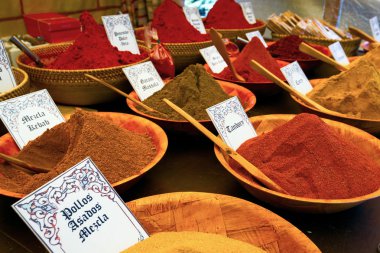 Çok renkli lezzetli baharat.