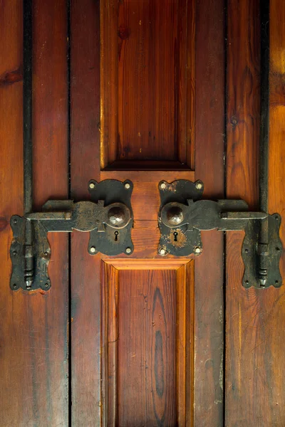 Fechaduras da porta antiga — Fotografia de Stock