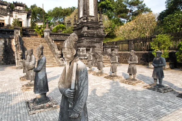 Tumba del emperador Khai Dinh en Hue, Vietnam. Patrimonio de la Humanidad UNESCO . Fotos de stock libres de derechos