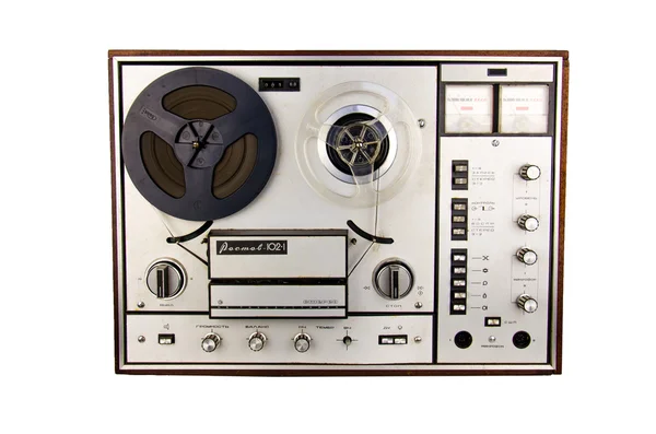 Retro Sovyet kayıt cihazı beyaz arka plan izole. Eski taşınabilir tüp kasetçalar. Kayıt cihazı Vintage. Eski kasetçalar. Analog Stereo açık Reel kaset Deck kayıt oynatma