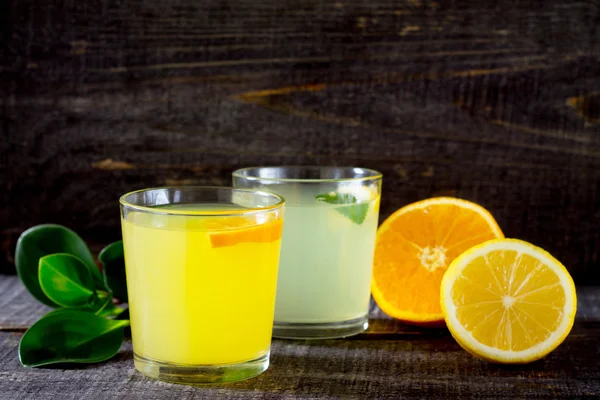 Fresh citrus juices (orange and lemon) — Stock Photo, Image