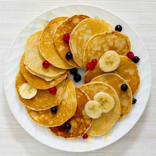 Traditional American banana pancakes, top view. — Stock Photo, Image