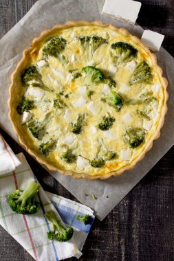 Pasta kiş Lauren açık brokoli ve peynir, seçici odak ile