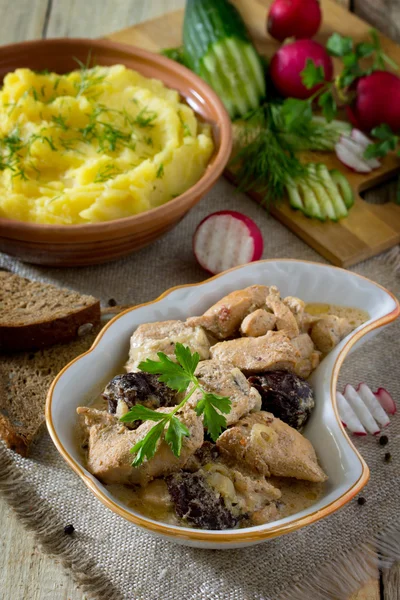 Traditional hot ragout with meat and prunes stewed in sour cream — Stock Image Traditional hot ragout with meat and prunes stewed in sour cream Royalty Free Stock Images