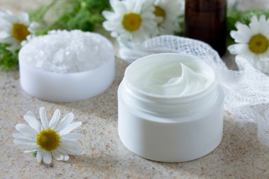 Aromaterapi papatya uçucu yağ şişesi ile Yüz kremi