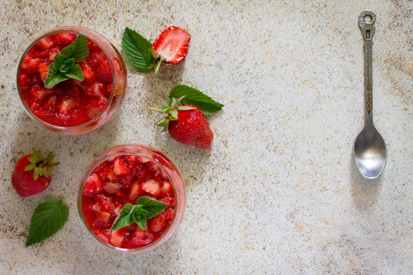 Layered dessert with strawberries, mascarpone and strawberry jel — Stock Photo, Image