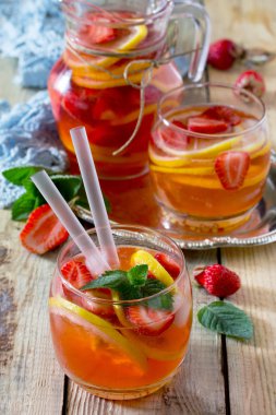 Gelenek Yaz mojito kopya aralığı ile limon ve nane ile içecek