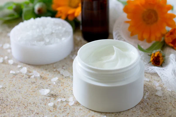 esans şişesi calendula Aromaterapi ve tuz kahverengi St