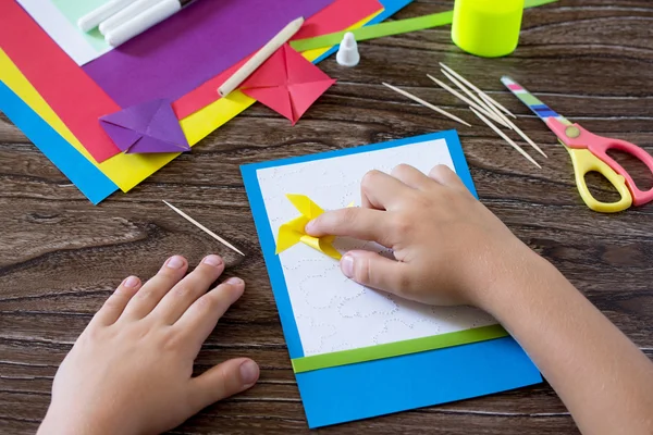 Biglietto di auguri fatto a mano compleanno, fiori e rami. Bambino sti — Foto Stock