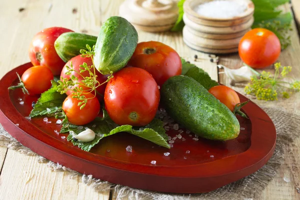 Preserving fresh and pickled cucumbers and tomatoes, spices and — Stock Photo, Image