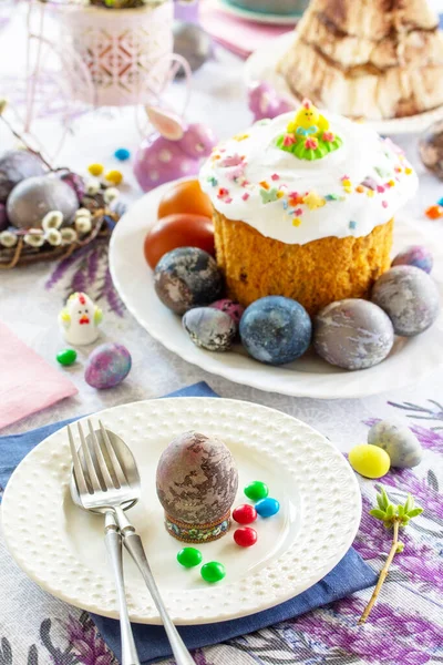 Kutlama Masası Paskalya Ortodoks Pastaları Paskalya Yumurtaları Ile Birlikte — Stok fotoğraf
