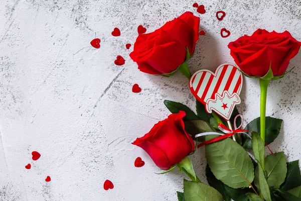 Sevgililer Günü Konsepti Ultimate Gray Arka Planında Kırmızı Güller Kalp — Stok fotoğraf