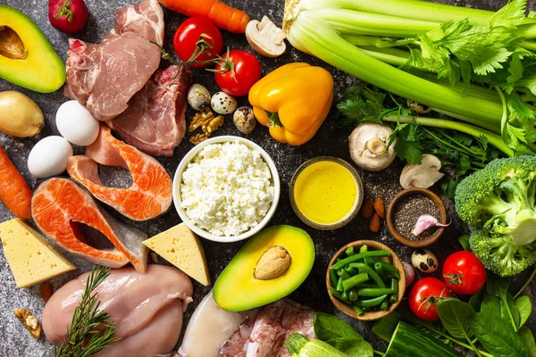 健康饮食 Keto的概念 Ketogenic饮食的成分 各种均衡有用的成分健康的低碳水化合物食物 — 图库照片