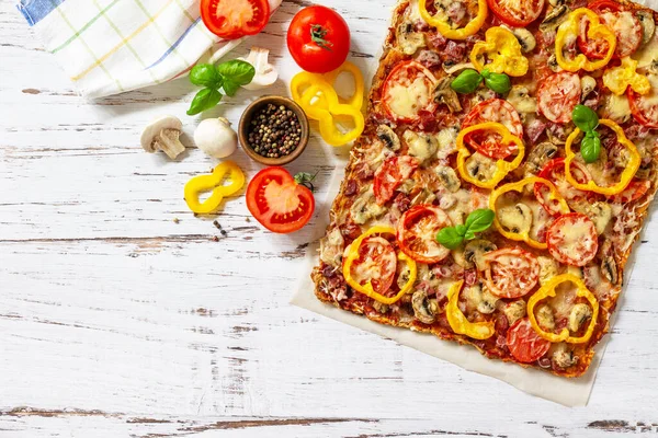 Cozimento Caseiro Pizza Estilo Detroit Pizza Pepperoni Retangular Grande Com — Fotografia de Stock