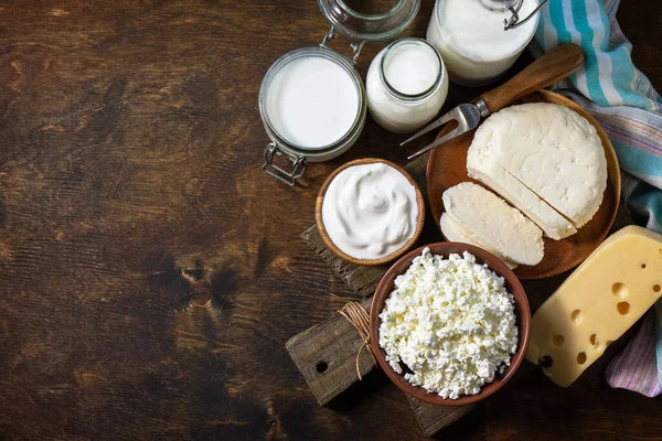 Uppsättning Olika Ekologiska Mejeriprodukter Mjölk Gräddfil Keso Yoghurt Och Smör — Stockfoto