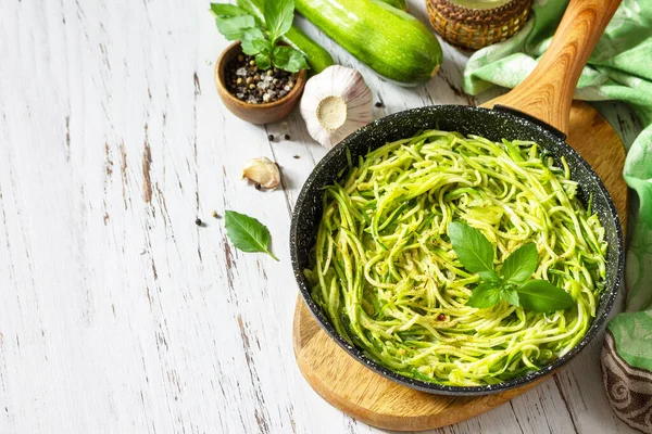 Comida Vegetariana Saudável Prato Com Baixo Teor Carboidratos Macarrão Abobrinha — Fotografia de Stock