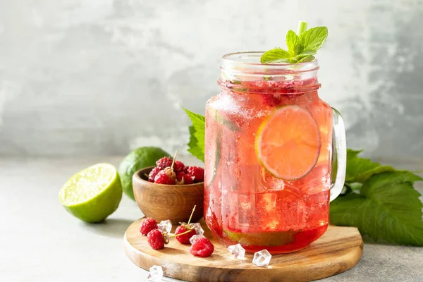 Soft Drinks Healthy Beverage Refreshing Summer Glasses Drink Raspberry Mint — ストック写真