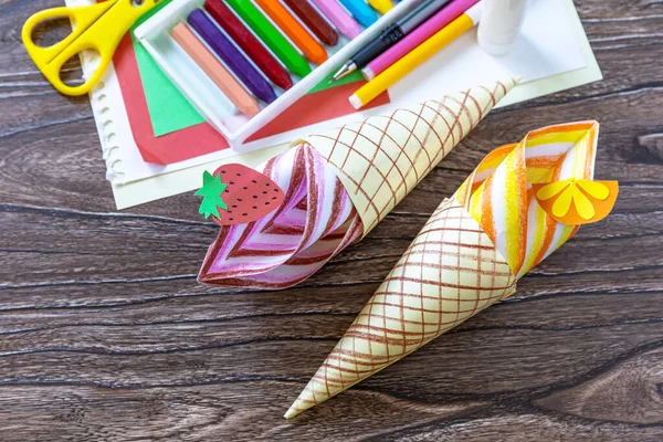 Gelato Carta Ventilatore Tavolo Legno Progetto Estivo Arte Bambini Fatto — Foto Stock