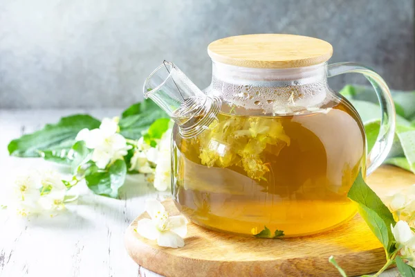 Chá Herbal Terapêutico Chá Jasmim Quente Com Flores Jasmim Bule — Fotografia de Stock