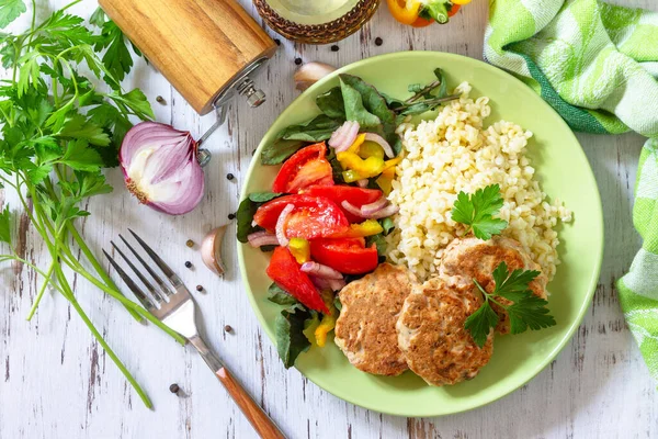 채식주의자 다이어트 식탁에는 거품이 샐러드 — 스톡 사진