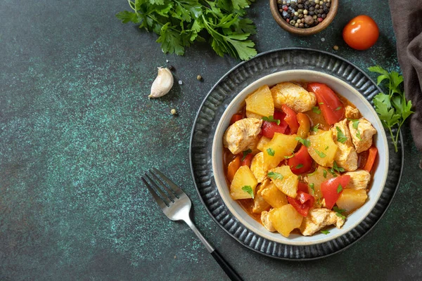 Concepto Menú Dieta Pavo Casero Pollo Con Salsa Piña Hervido — Foto de Stock