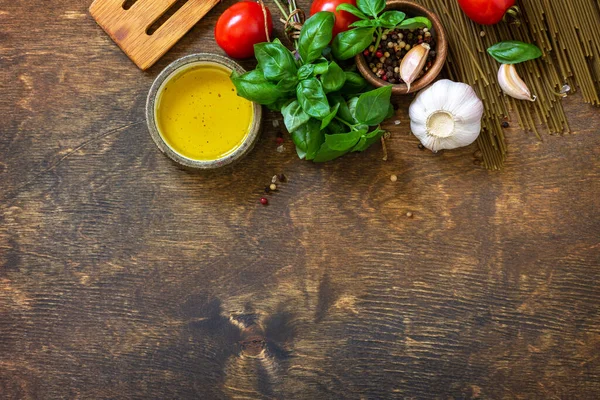 Ingredients Italy Cuisine Spinach Spaghetti Herbs Spices Olive Oil Tomatoes — Stock Photo, Image