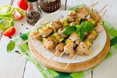  Barbekü tavuk kebap kabak ile 