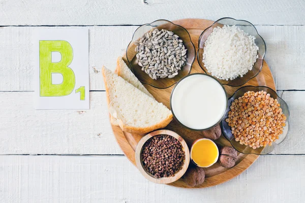 Foods containing vitamin B 1 — Stock Photo, Image